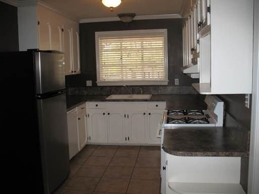 4577 Hillview Dr - Photo 3 of 8