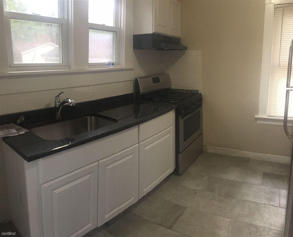 1030 Charles St - Photo 3 of 12