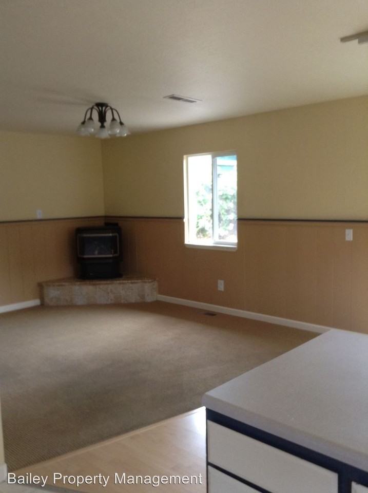 202 Nathan Ct - Photo 2 of 8