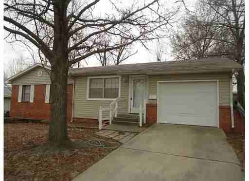 1454 E Denton Ave - Photo 2 of 8