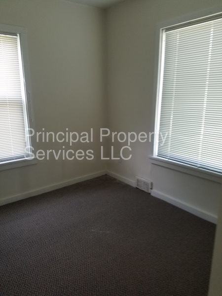 408 W 1st St - Photo 2 of 6