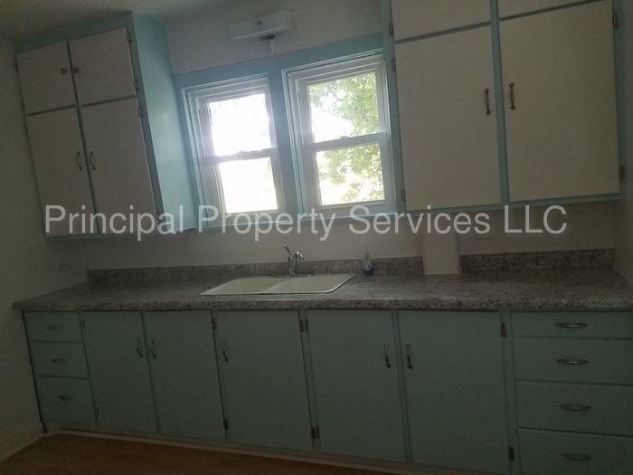 408 W 1st St - Photo 3 of 6