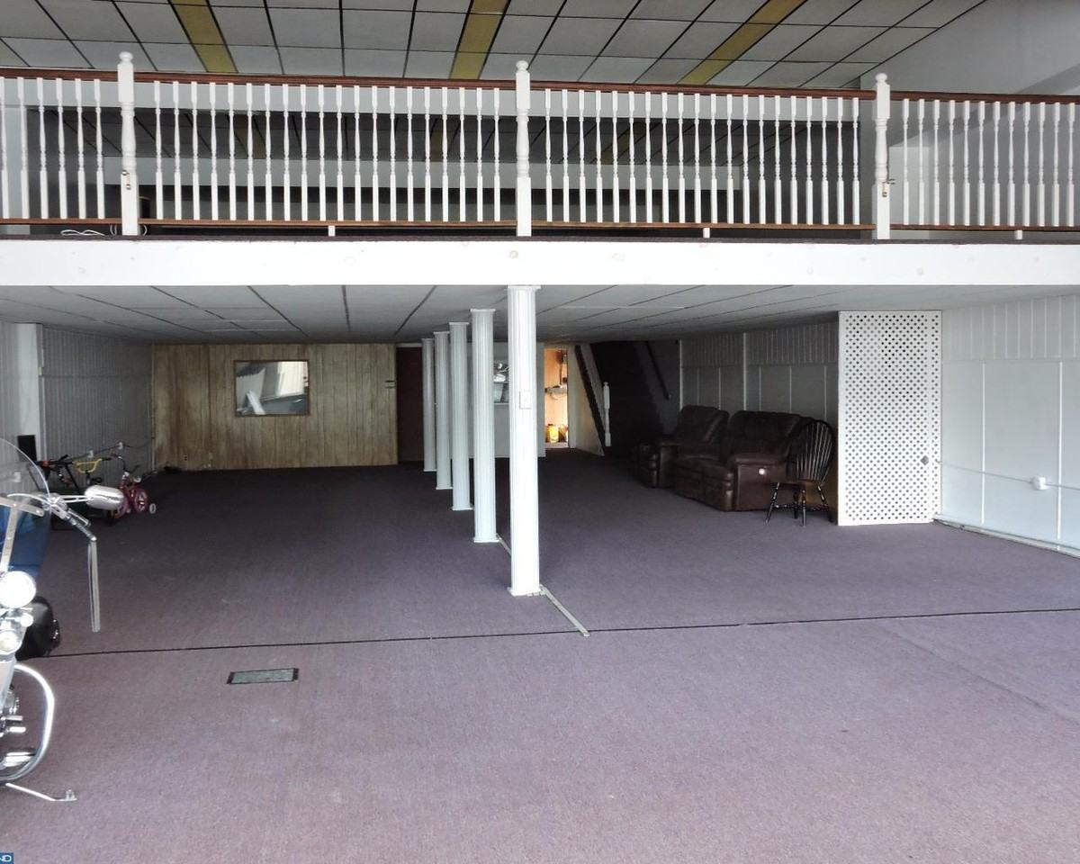 77 Coal St - Photo 2 of 3