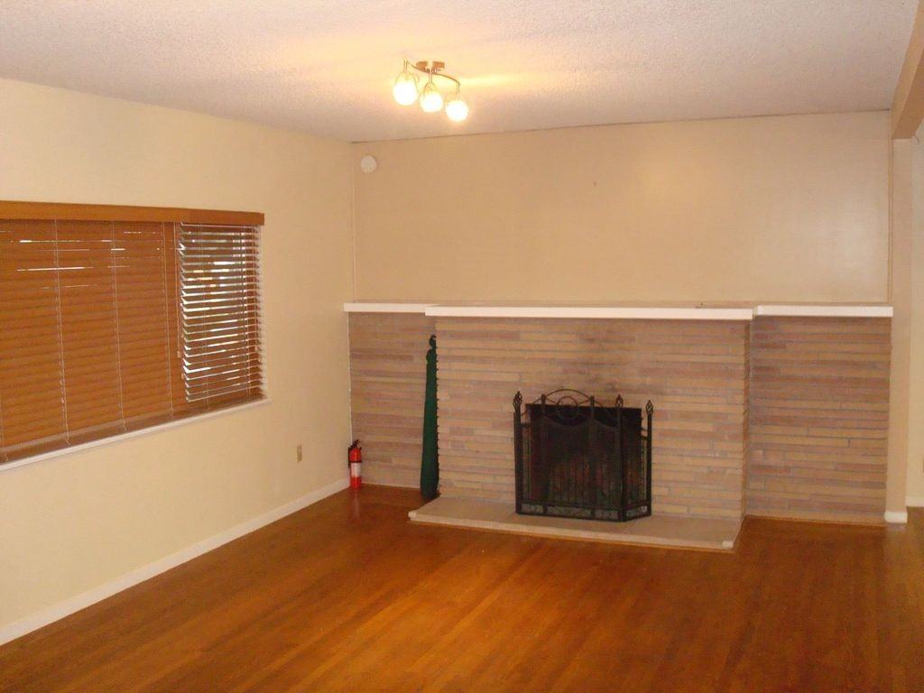 5235 Lawton Ave - Photo 2 of 9