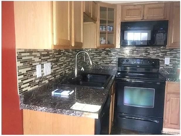 15696 Golfview Dr Ct - Photo 3 of 16