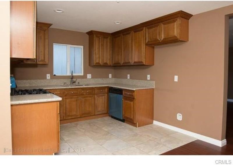 1728 W 2nd St - Photo 3 of 4