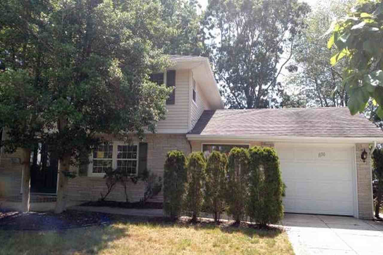 1550 Shore Rd - Photo 2 of 10