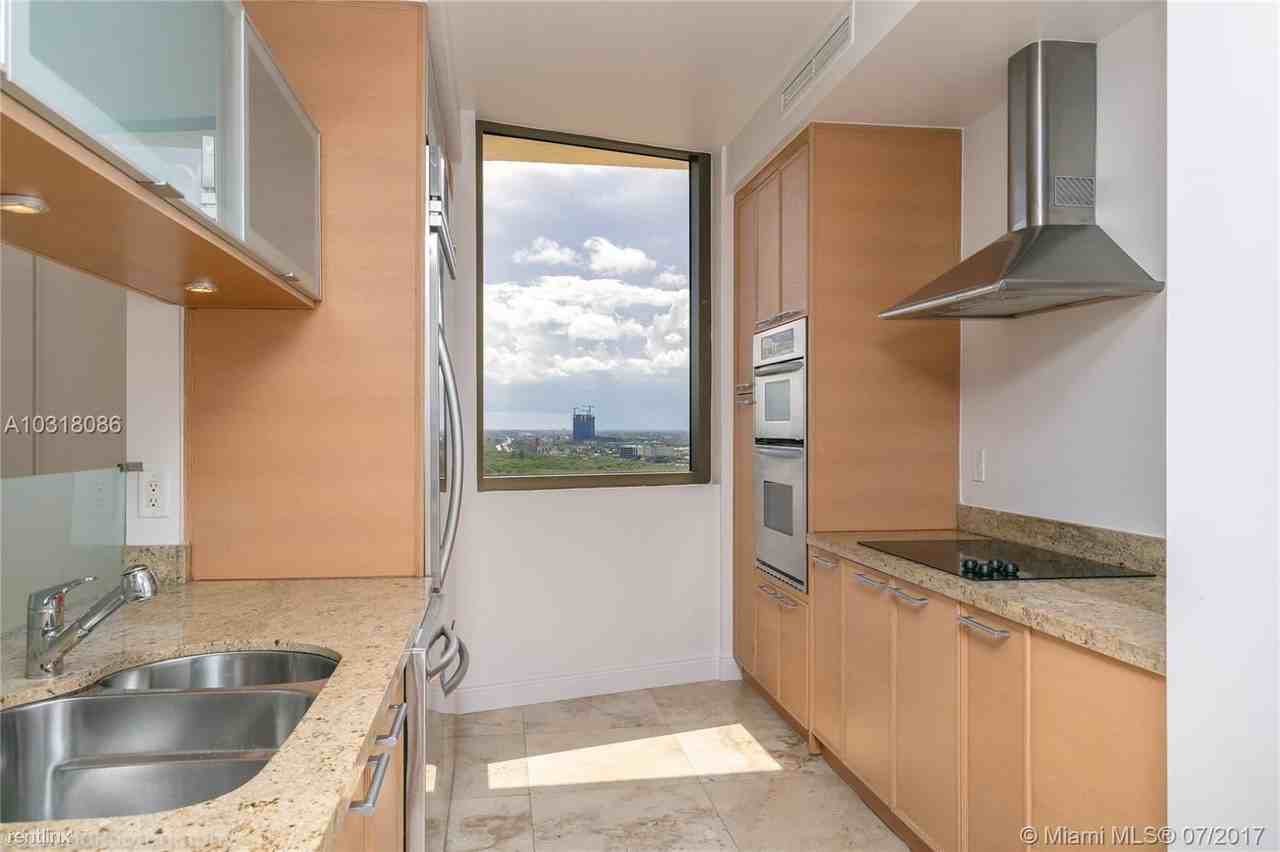 16275 Collins Ave - Photo 3 of 7