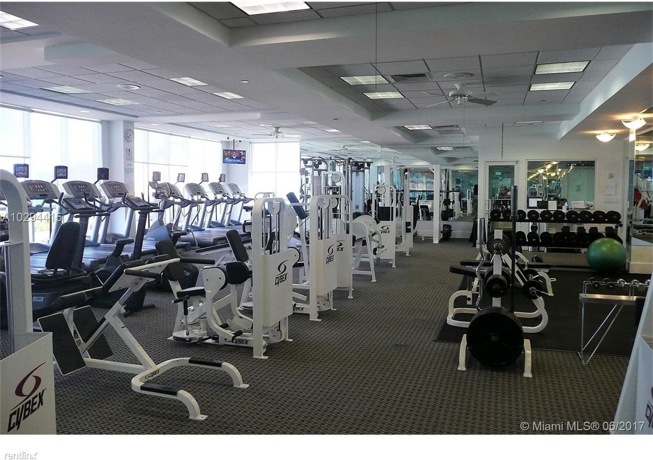 16485 Collins Ave - Photo 3 of 8