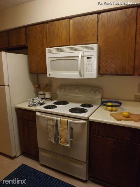 12470 Starcrest Dr - Photo 3 of 4