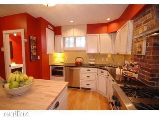 22 Cocoanut Grove Ln - Photo 2 of 10