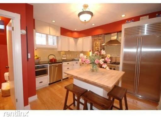 22 Cocoanut Grove Ln - Photo 3 of 10