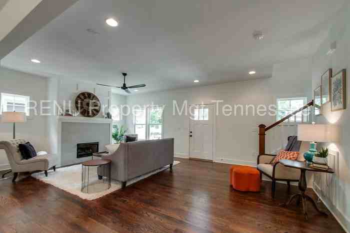 1905 Formosa St - Photo 3 of 21