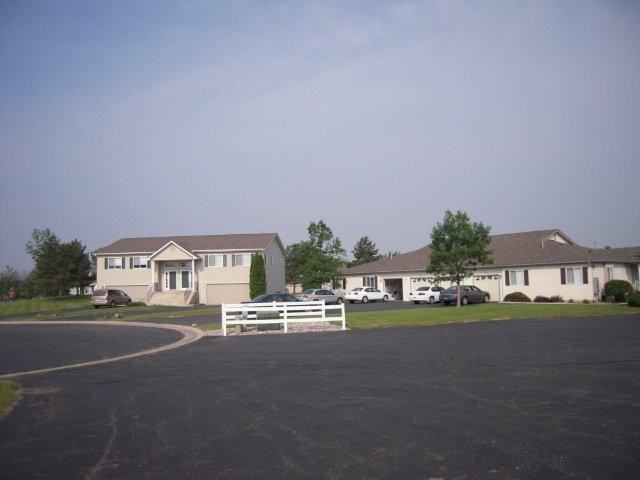 1116 Lakeview Cir - Photo 2 of 33