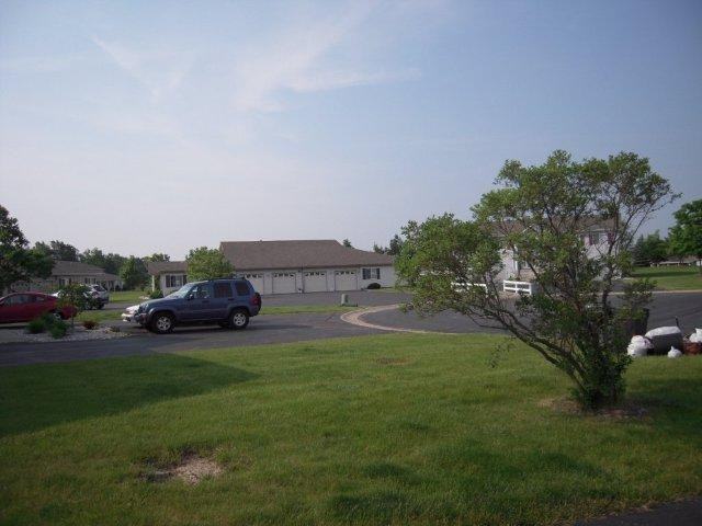 1116 Lakeview Cir - Photo 3 of 33