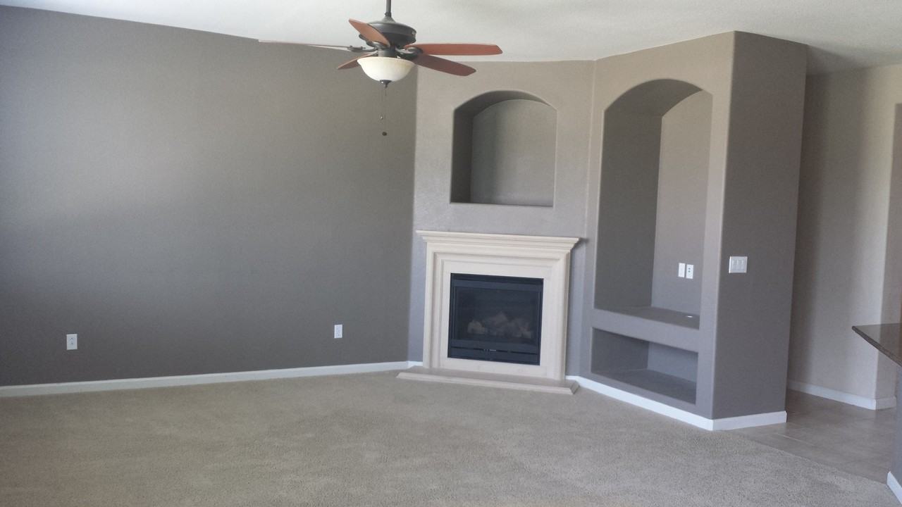 1503 Oasis Ln - Photo 3 of 10