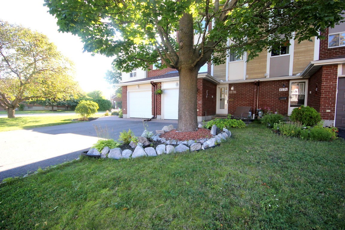 1576 Thurlow Street - Photo 2 of 3