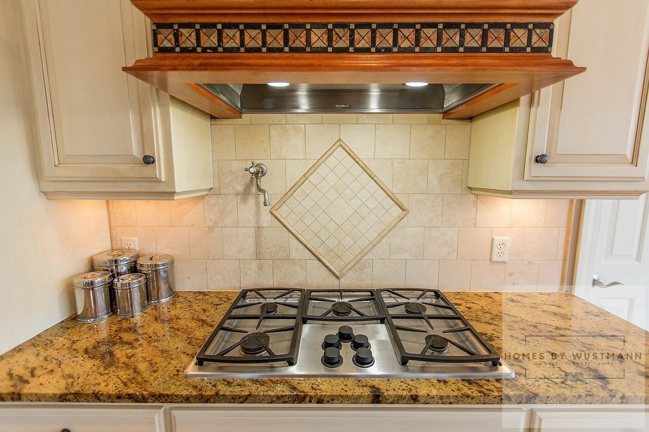 2000 Carriage Hills Drive - Photo 3 of 18