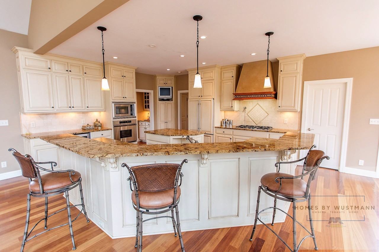 2000 Carriage Hills Drive - Photo 2 of 18