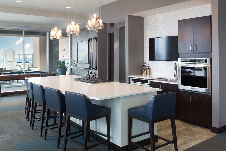 SkyHouse River Oaks - Photo 3 of 8