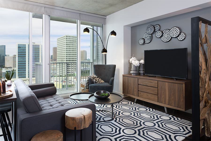 SkyHouse River Oaks - Photo 2 of 8