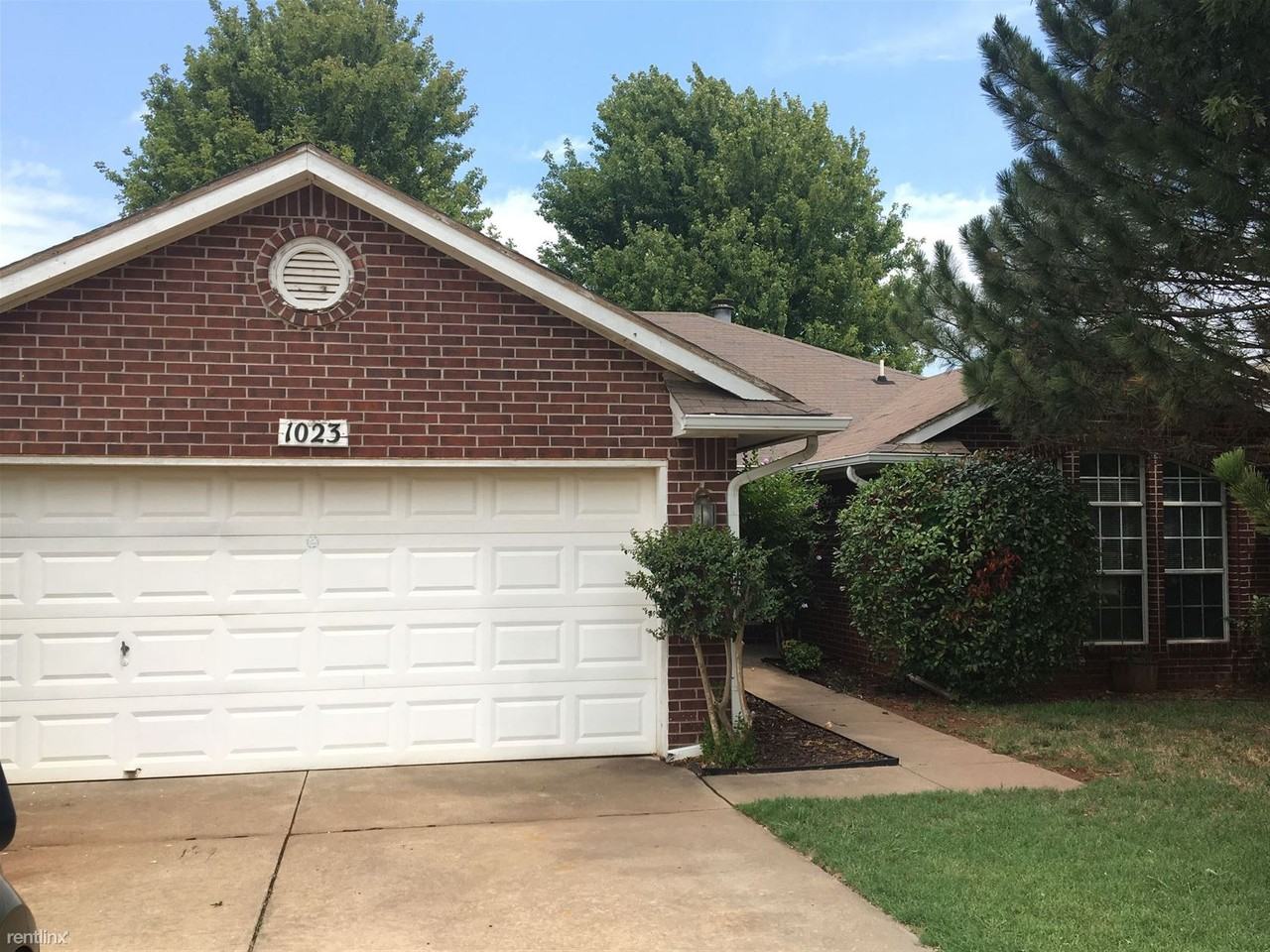 1023 Pruett Dr - Photo 2 of 20