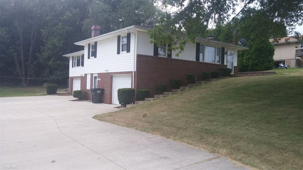 3300 Lake Center St NW - Photo 2 of 9