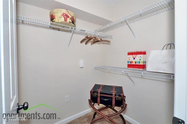 5926 Lake Pointe Village Cir - Photo 2 of 16