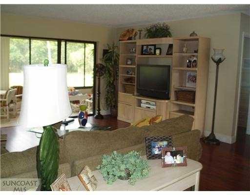 130 James Ct - Photo 2 of 10