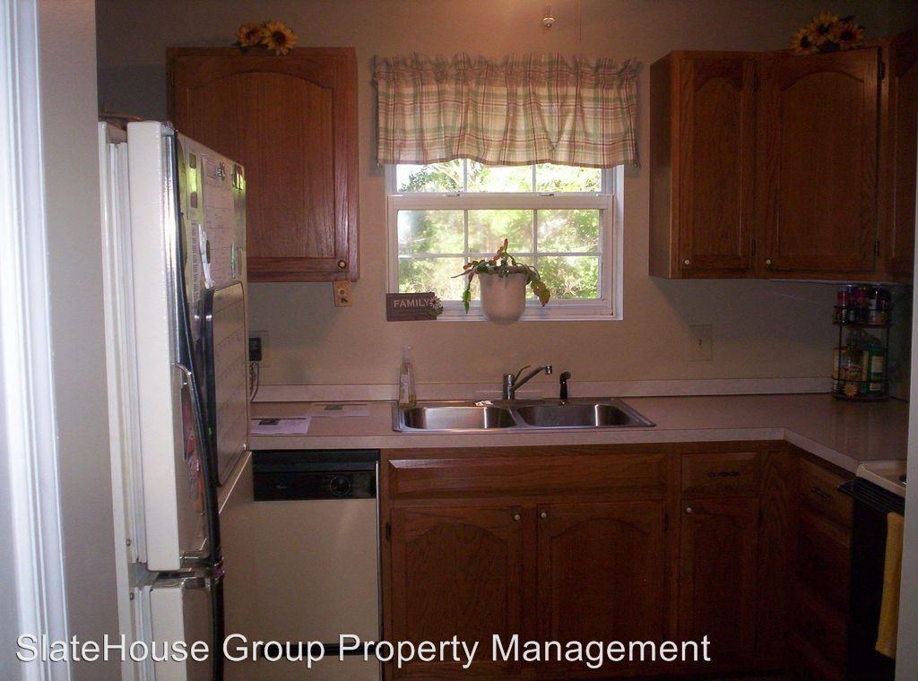 27 Red Barberry Dr - Photo 3 of 5