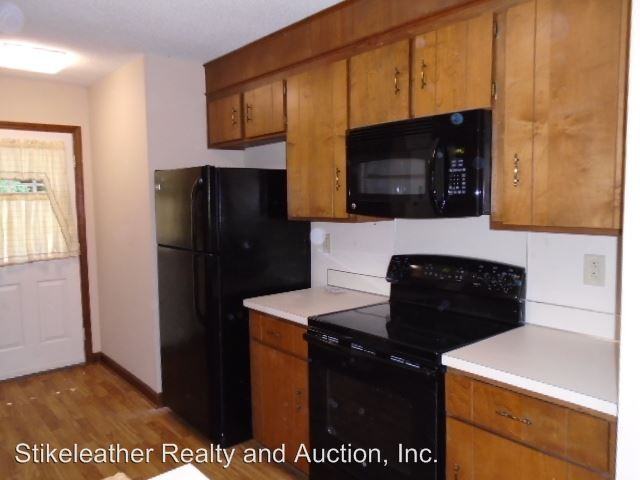 929 Oakridge Dr - Photo 2 of 15