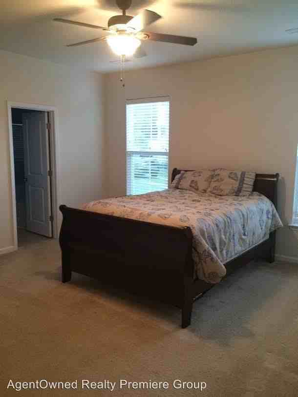 240 Old Savannah Dr - Photo 3 of 5