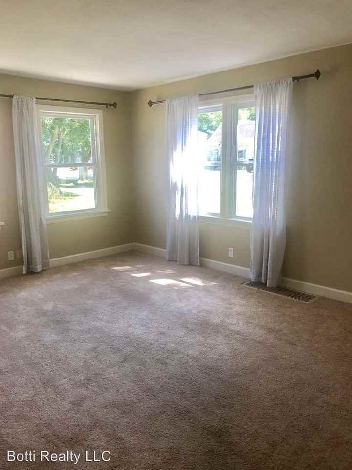 312 Coronado Blvd - Photo 2 of 14