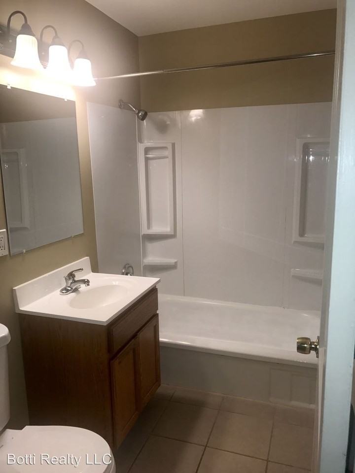 312 Coronado Blvd - Photo 3 of 14