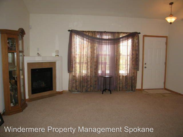 1022 N Fox Ridge Rd - Photo 3 of 10