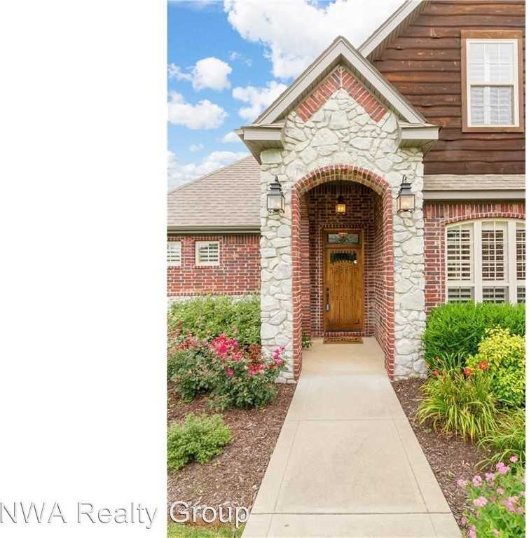 400 NE Branchwood Terrace - Photo 3 of 31