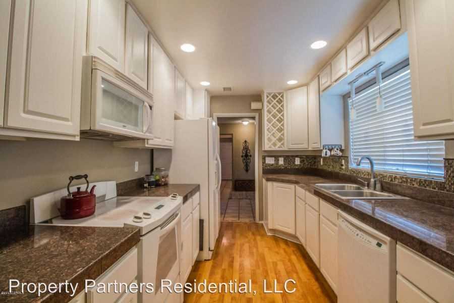 831 N Jefferson Ave - Photo 3 of 12