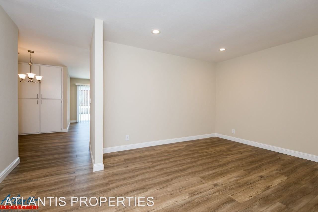 698 Webster Dr - Photo 2 of 13