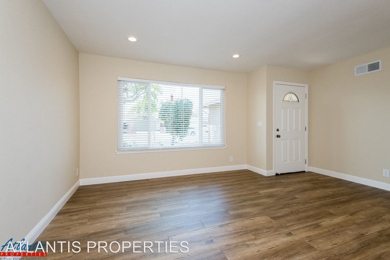 698 Webster Dr - Photo 3 of 13