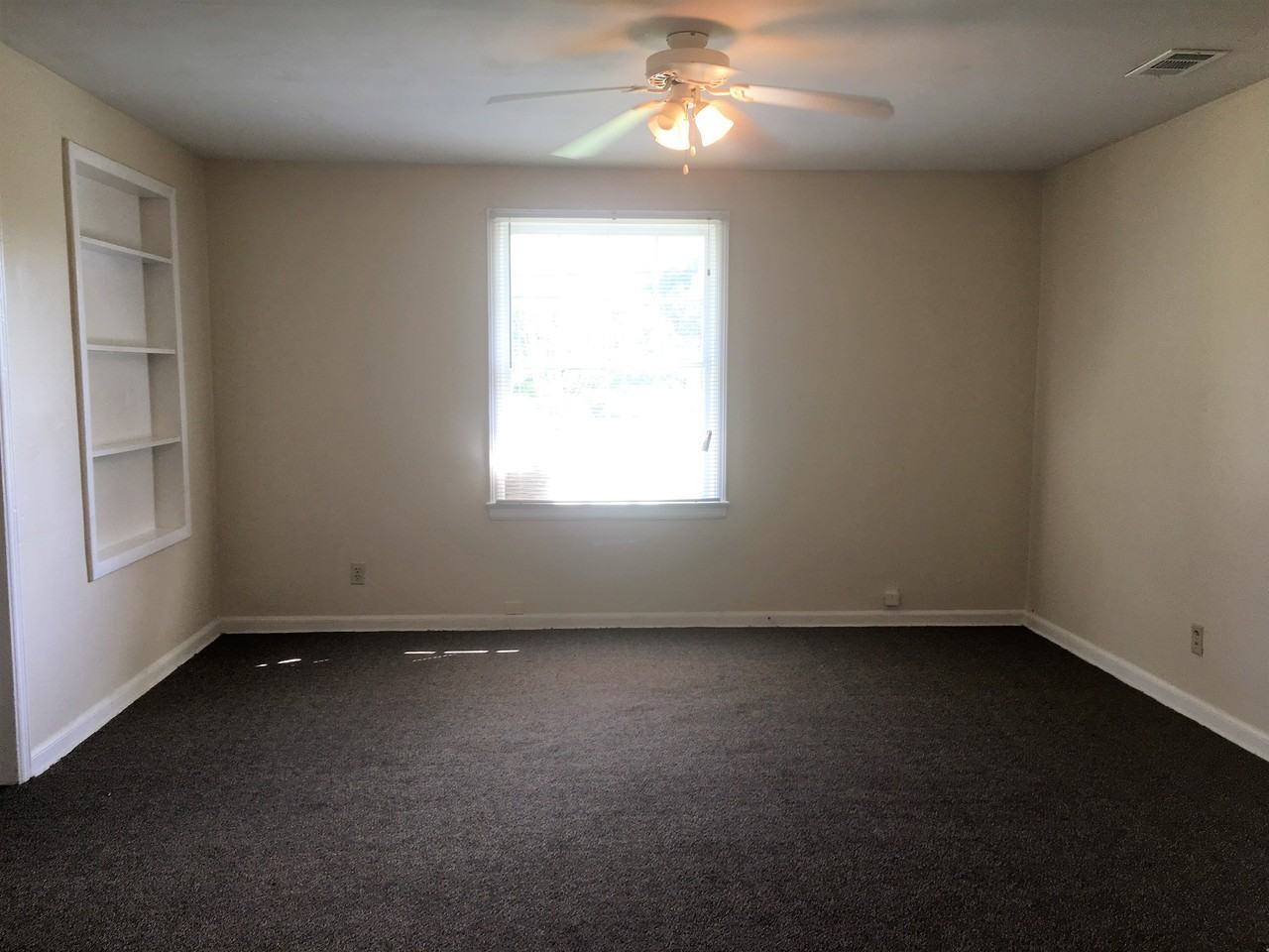 323 Frisco Rd - Photo 2 of 9