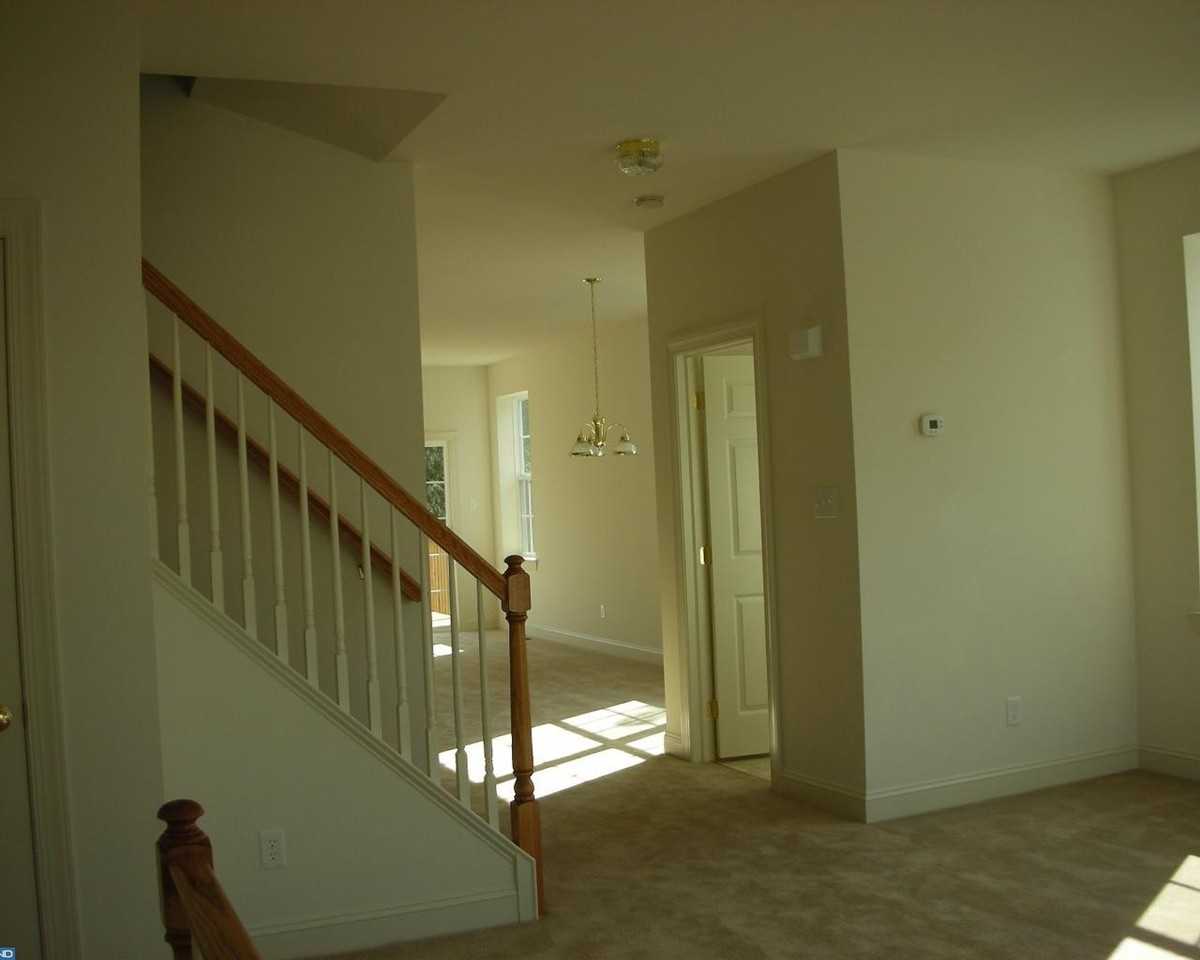 439 S Main St - Photo 2 of 9