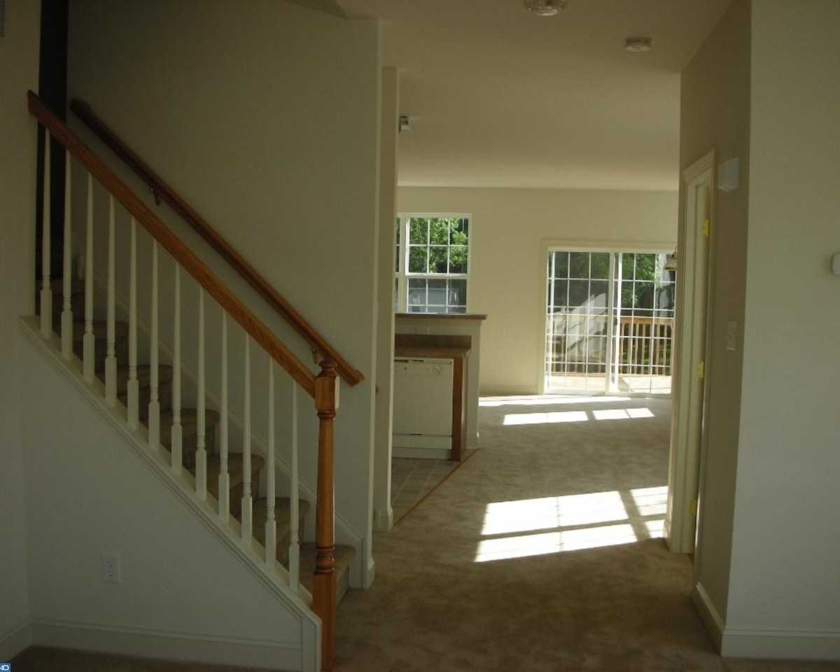 439 S Main St - Photo 3 of 9