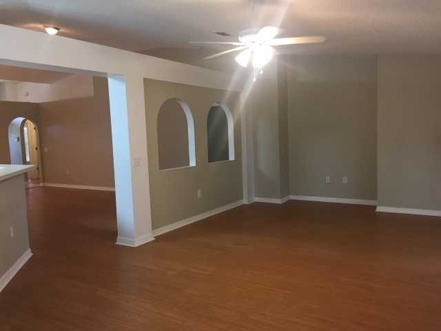 10513 Maronda Dr - Photo 2 of 20