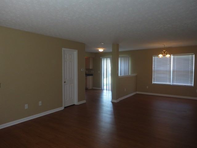 107 Worthington Dr - Photo 2 of 9