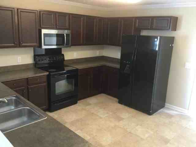 3195 Hidden Creek Dr - Photo 3 of 10