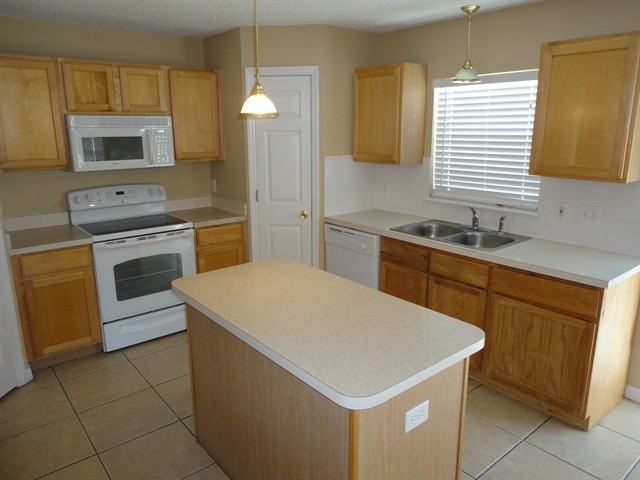 5055 Stratemeyer Dr - Photo 3 of 14