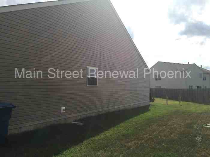 2220 Rossington Ln - Photo 3 of 14