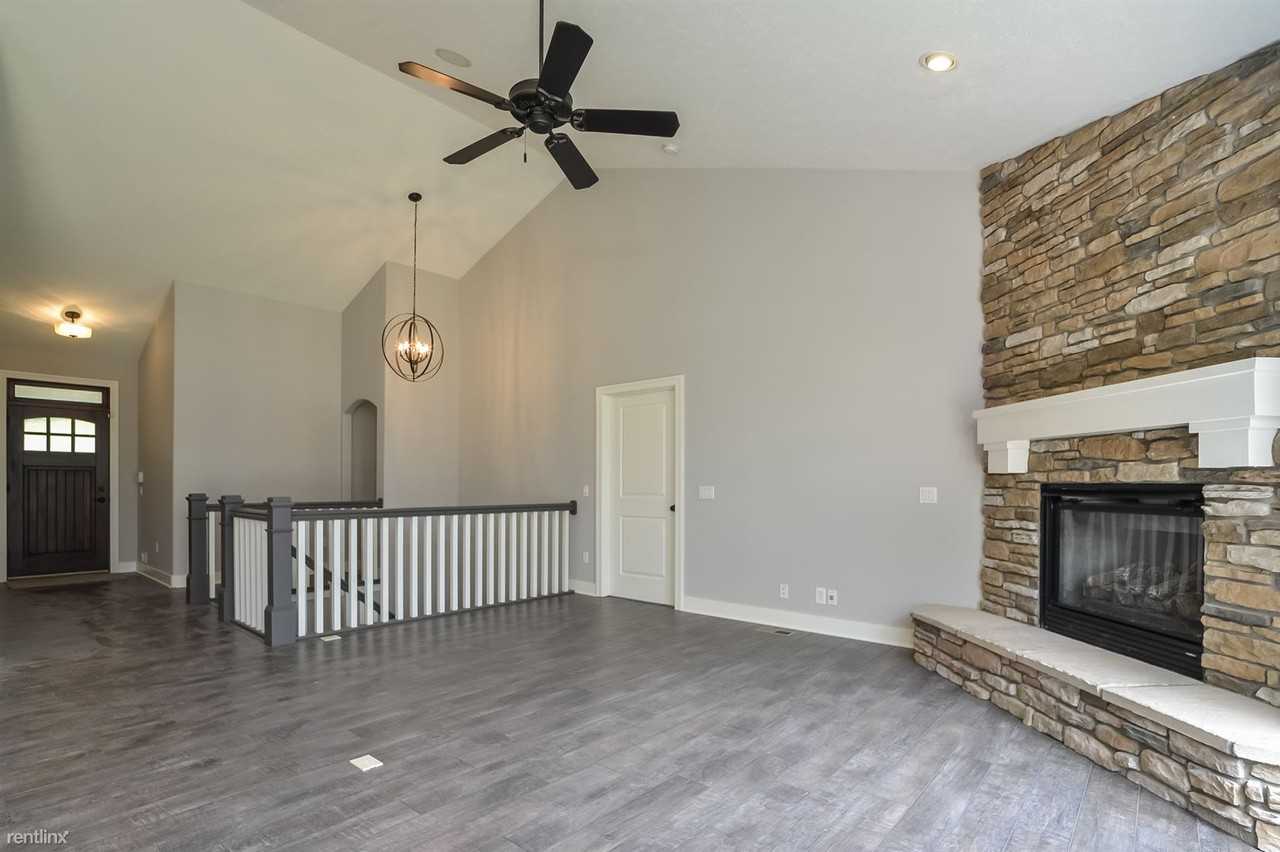 7752 Byron Depot Street Southwest - Photo 3 of 40