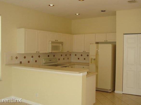 14926 SW 22nd St - Photo 3 of 12