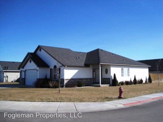 107 Northeast Thunder Street - Photo 2 of 29